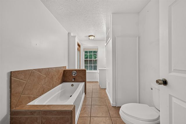 11232 Kentucky Oaks Drive, Conroe, TX 77304