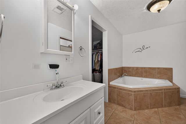 11232 Kentucky Oaks Drive, Conroe, TX 77304