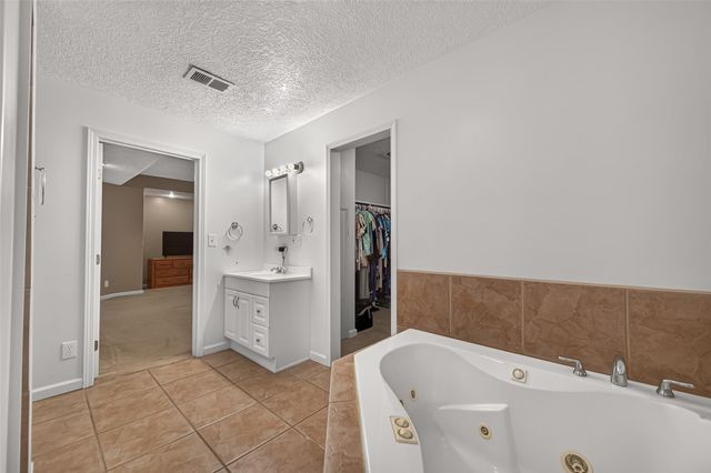 11232 Kentucky Oaks Drive, Conroe, TX 77304
