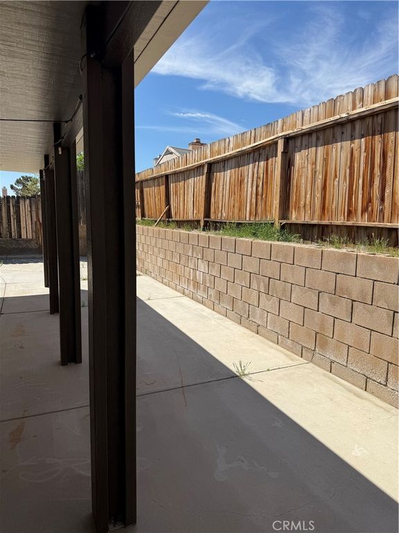 Image 11 of property listing at 43527 Grange, Lancaster, CA 93535