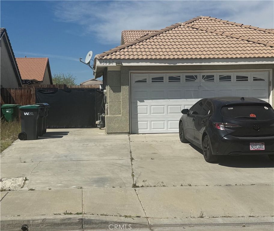 Image 3 of property listing at 43527 Grange, Lancaster, CA 93535