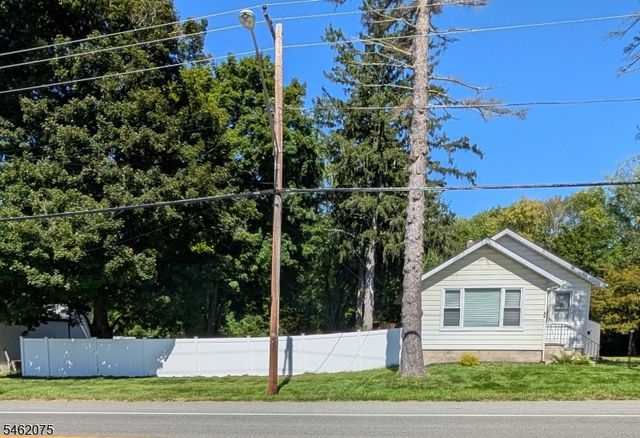 322 E Washington Ave, Washington Boro, NJ 07882