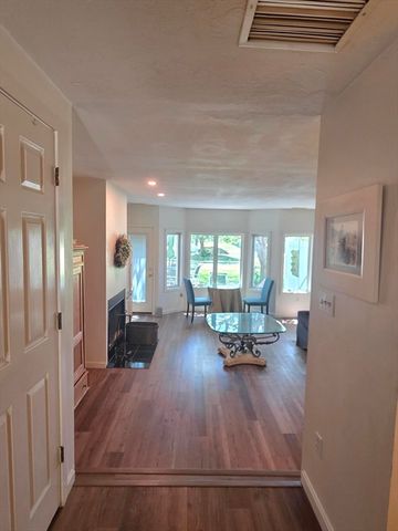 16 Westcliff Dr 16, Plymouth, MA 02360