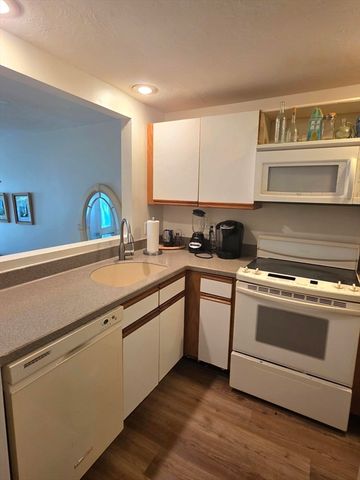 16 Westcliff Dr 16, Plymouth, MA 02360
