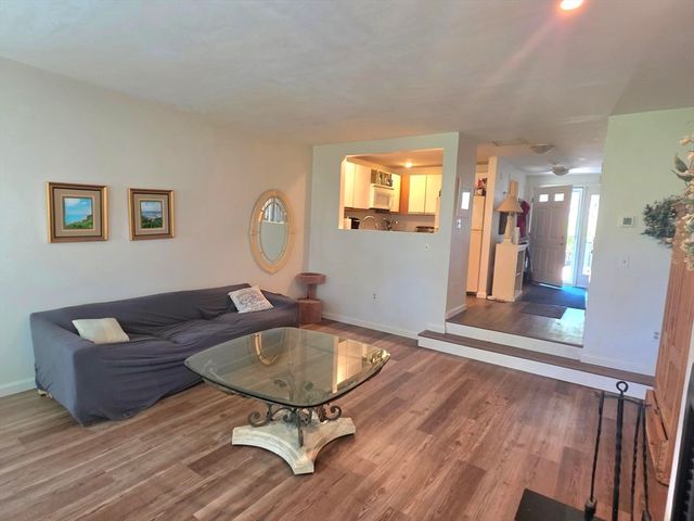 16 Westcliff Dr 16, Plymouth, MA 02360