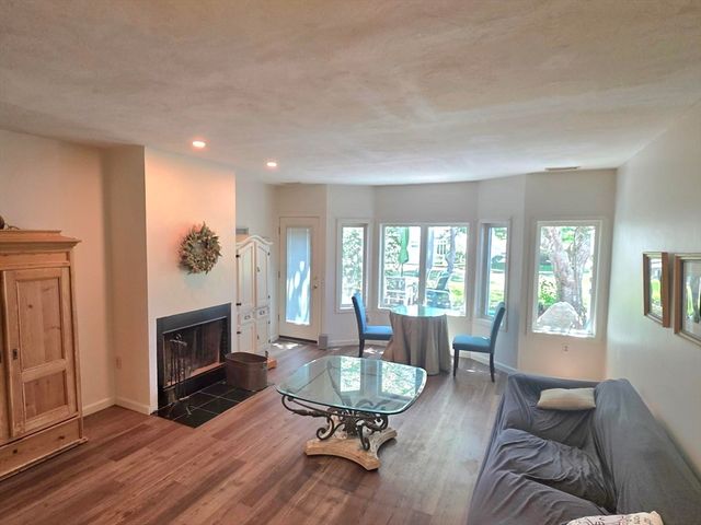 16 Westcliff Dr 16, Plymouth, MA 02360