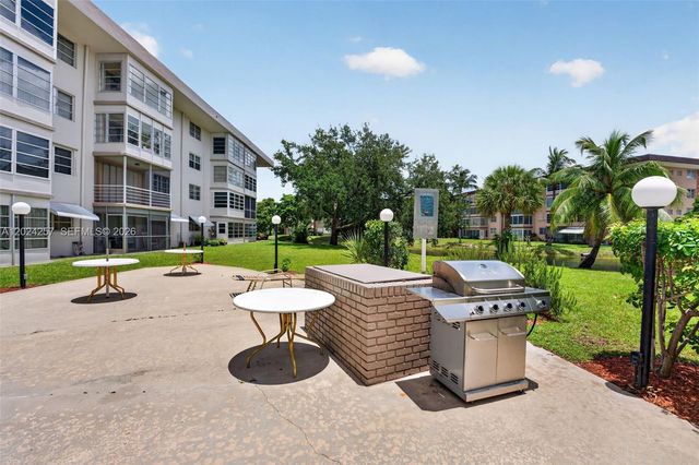 2800 NW 47th Terrace 303B, Lauderdale Lakes, FL 33313