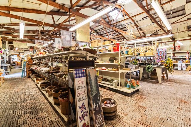 3080 West US HWY 150, Stanford, KY 40484