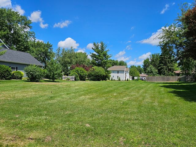 1627 Lake Holiday Drive, Lake Holiday, IL 60548