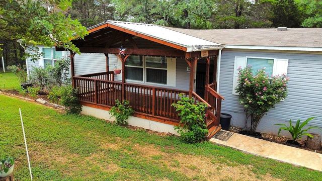 184 Arrowhead DR, Smithville, TX 78957