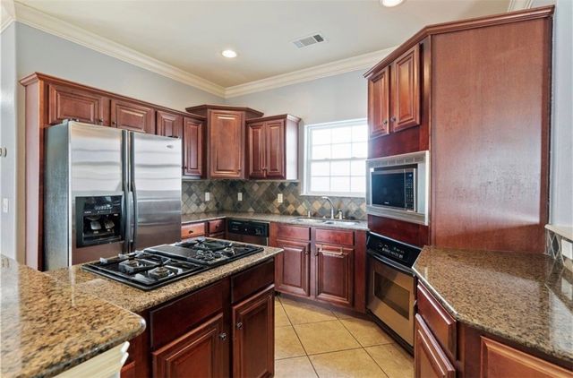 3616 S Tower Circle, Fayetteville, AR 72704