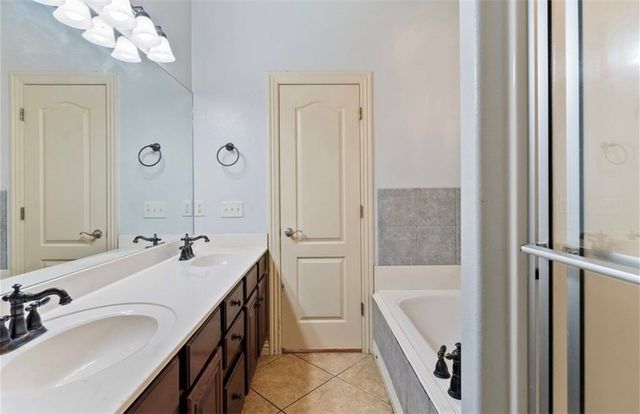 3616 S Tower Circle, Fayetteville, AR 72704