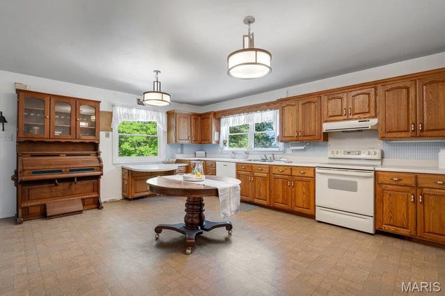 2099 Thunderbluff Road, St Clair, MO 63077