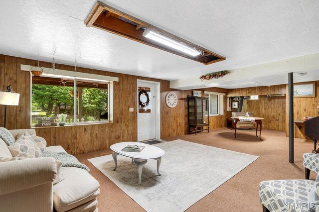 2099 Thunderbluff Road, St Clair, MO 63077