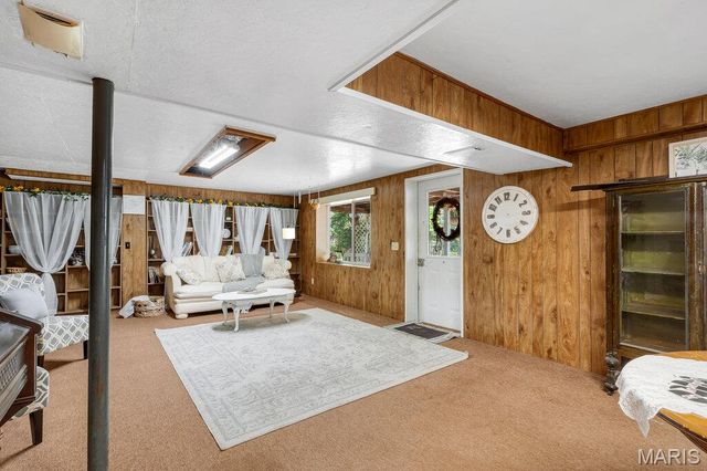 2099 Thunderbluff Road, St Clair, MO 63077