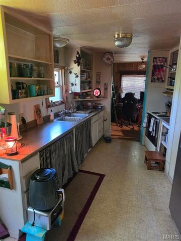 2099 Thunderbluff Road, St Clair, MO 63077