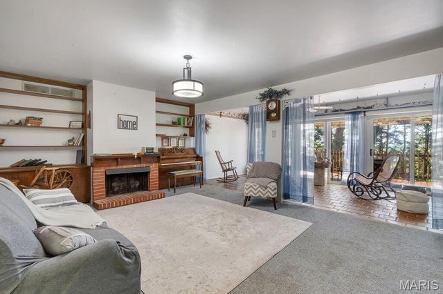 2099 Thunderbluff Road, St Clair, MO 63077