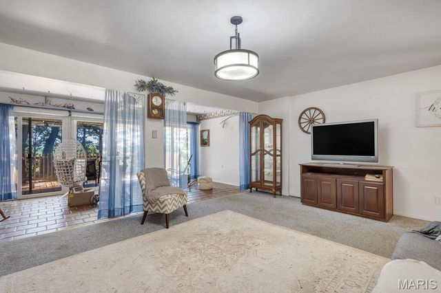 2099 Thunderbluff Road, St Clair, MO 63077