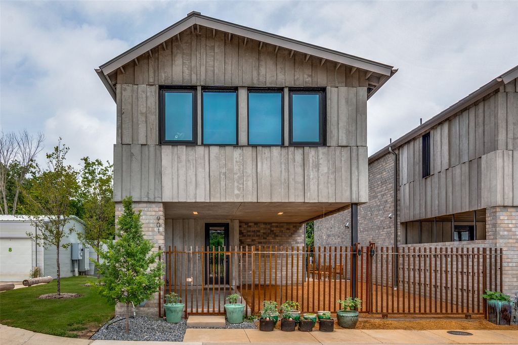 903 Blackland Court, Dallas, TX 75243