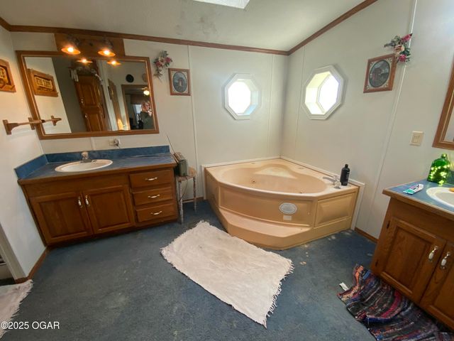 15845 Falcon Road, Neosho, MO 64850