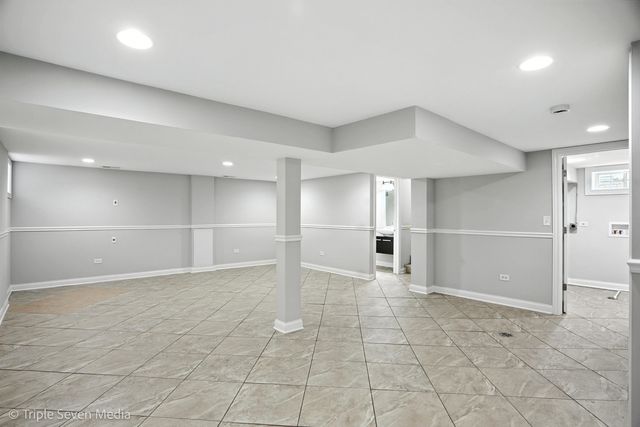 7723 S Paxton Avenue, Chicago, IL 60649