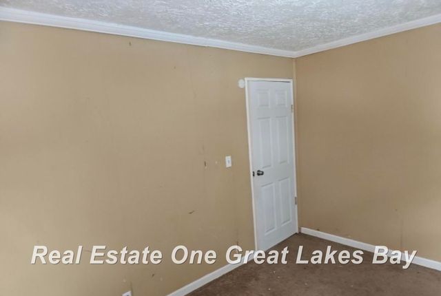 123 Clark Street, Chesaning, MI 48616