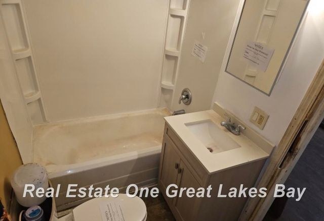 123 Clark Street, Chesaning, MI 48616