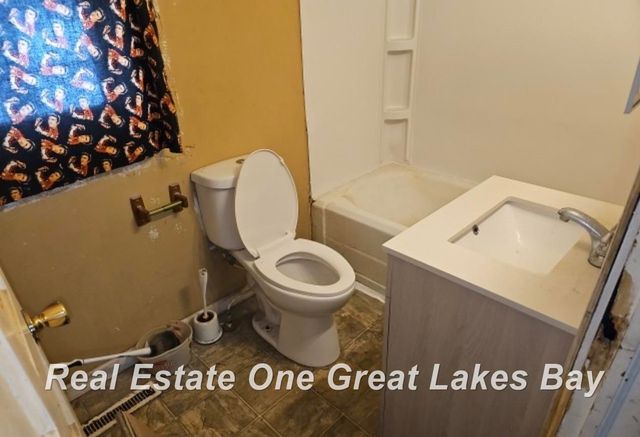 123 Clark Street, Chesaning, MI 48616