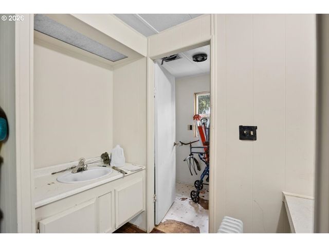 796 LEES CREEK Rd, Myrtle Creek, OR 97457