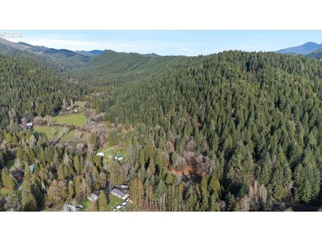 796 LEES CREEK Rd, Myrtle Creek, OR 97457
