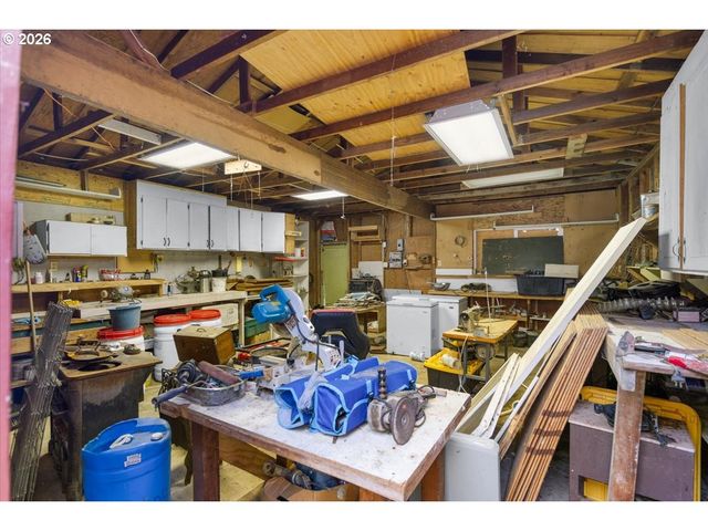 796 LEES CREEK Rd, Myrtle Creek, OR 97457