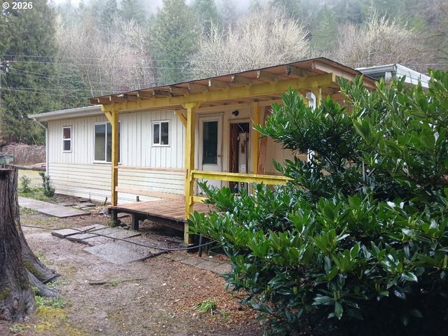 796 LEES CREEK Rd, Myrtle Creek, OR 97457