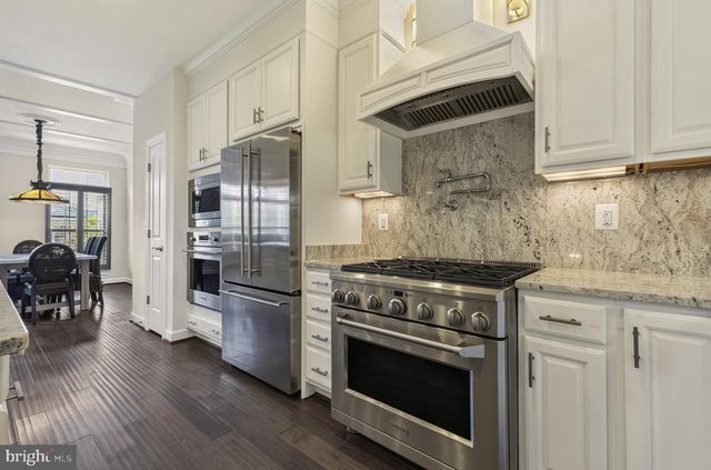 8007 TURTLE CREEK CIR, Gainesville, VA 20155