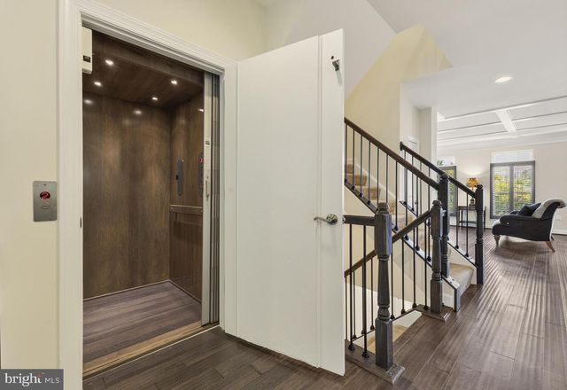 8007 TURTLE CREEK CIR, Gainesville, VA 20155