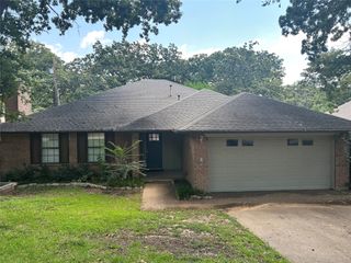 820 Lake Forest Court, Grapevine, TX 76051