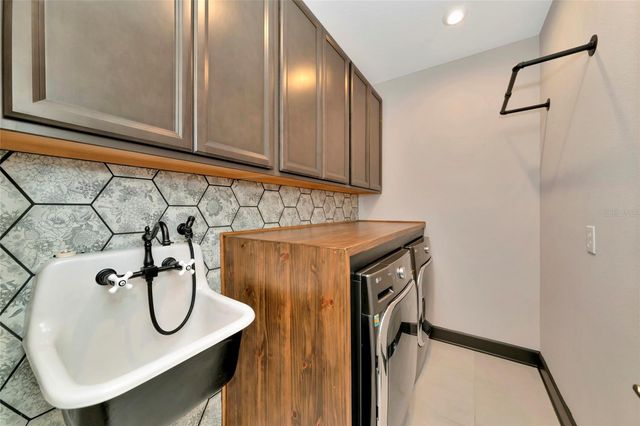 10187 MILKY WAY CIRCLE, Sarasota, FL 34241