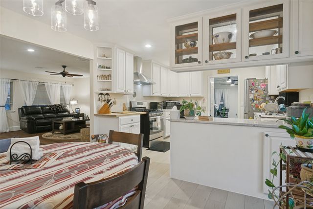 2400 S Bonnie Brae Street, Denton, TX 76207