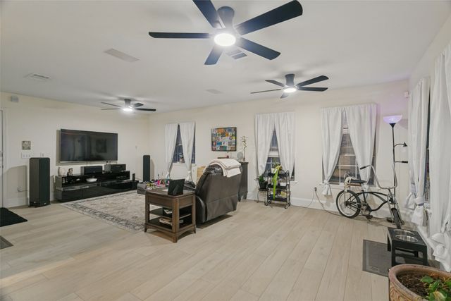 2400 S Bonnie Brae Street, Denton, TX 76207