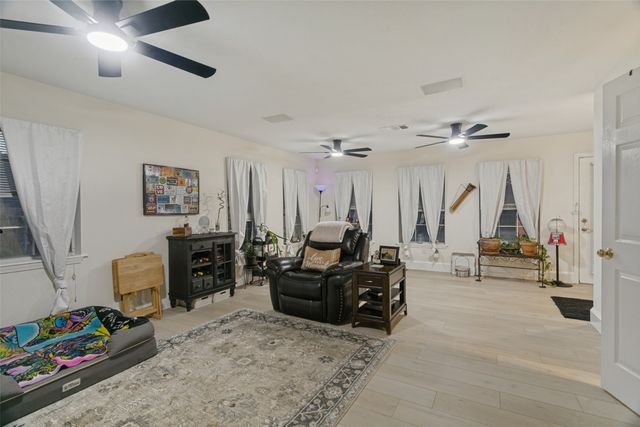 2400 S Bonnie Brae Street, Denton, TX 76207