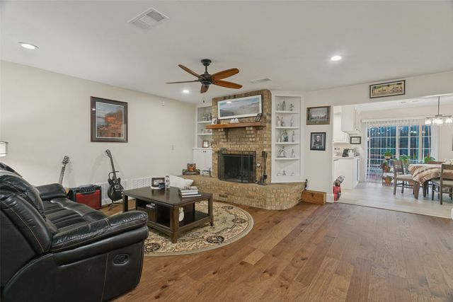 2400 S Bonnie Brae Street, Denton, TX 76207