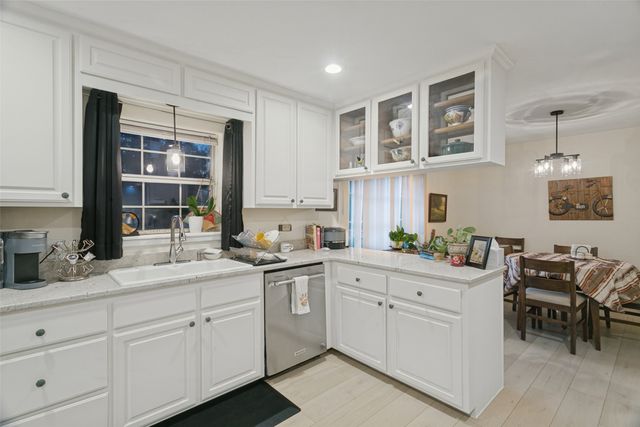 2400 S Bonnie Brae Street, Denton, TX 76207