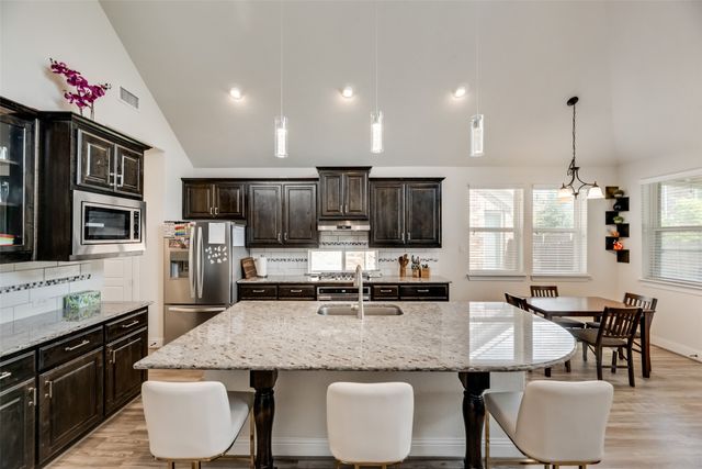 3940 Shrike Trail, Fort Worth, TX 76262