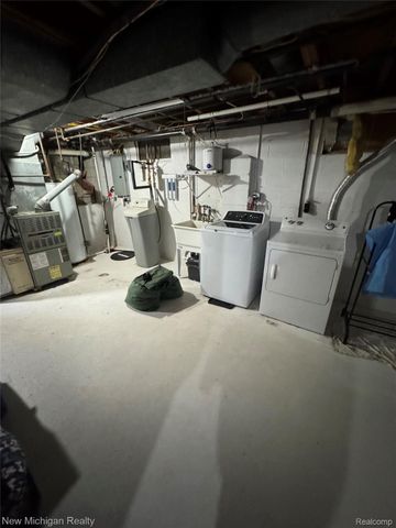 9390 Gale Road, Goodrich Village, MI 48438