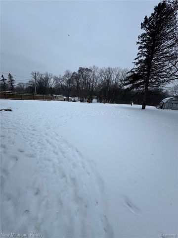 9390 Gale Road, Goodrich Village, MI 48438