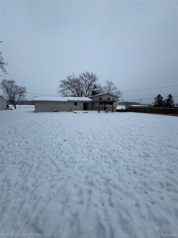 9390 Gale Road, Goodrich Village, MI 48438