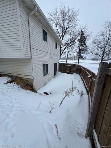 9390 Gale Road, Goodrich Village, MI 48438