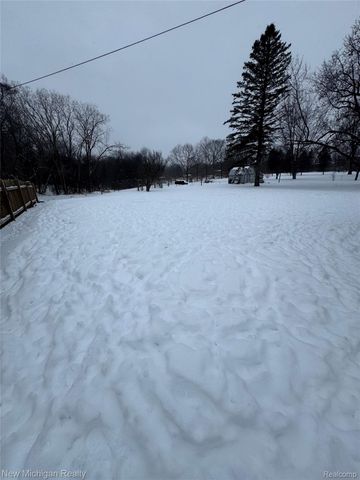 9390 Gale Road, Goodrich Village, MI 48438