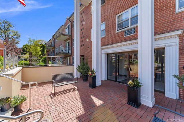 250 N Village Avenue A24, Rockville Centre, NY 11570