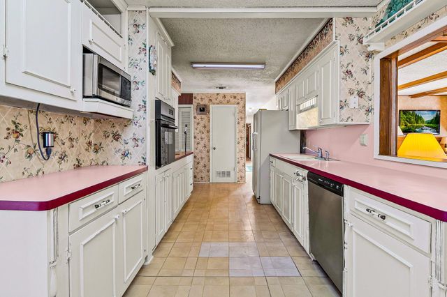 433 W Laurelia Road, Livingston, TX 77351