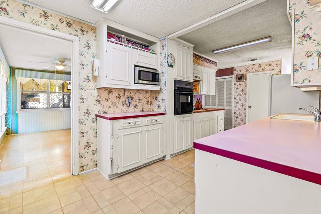 433 W Laurelia Road, Livingston, TX 77351